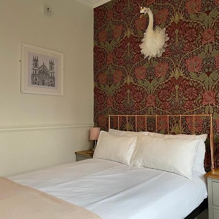 The Bishop And The Bison Bed & Breakfast Йорк Стая снимка