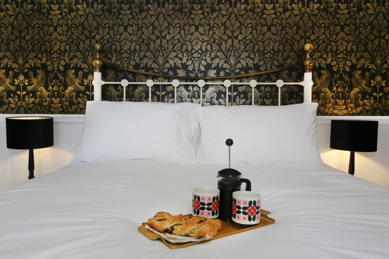 The Bishop And The Bison Bed & Breakfast Йорк Екстериор снимка