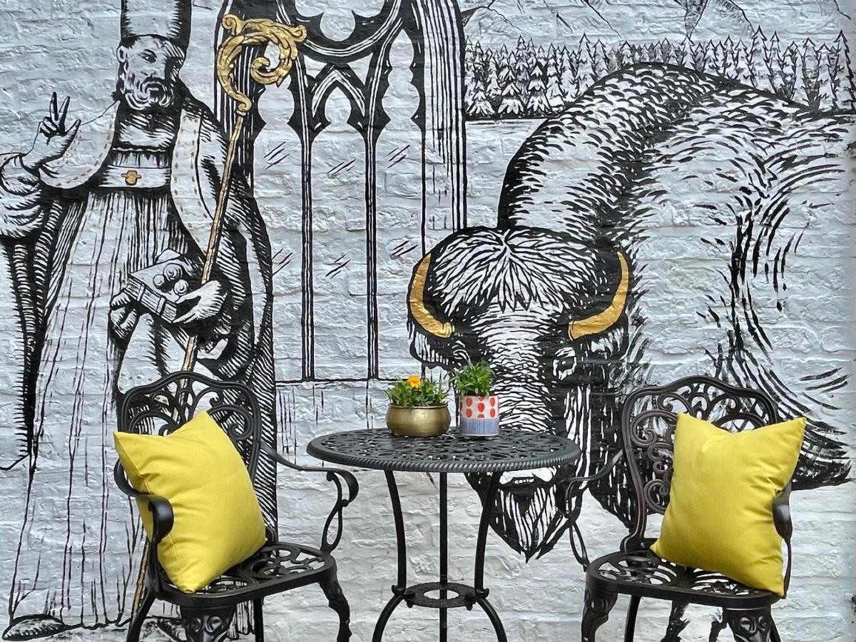 The Bishop And The Bison Bed & Breakfast Йорк Екстериор снимка