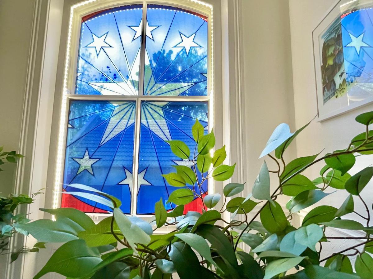 The Bishop And The Bison Bed & Breakfast Йорк Екстериор снимка