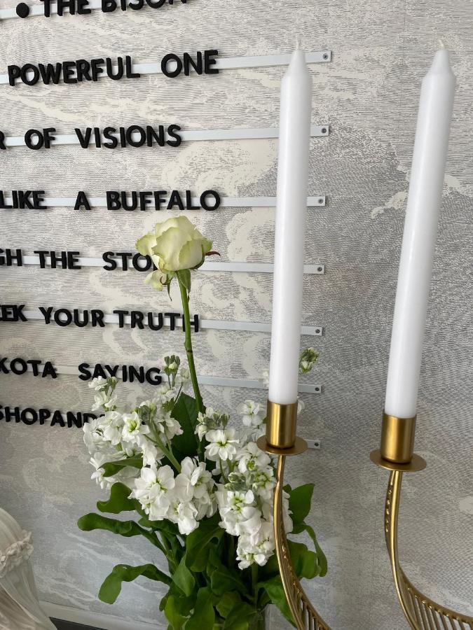 The Bishop And The Bison Bed & Breakfast Йорк Екстериор снимка