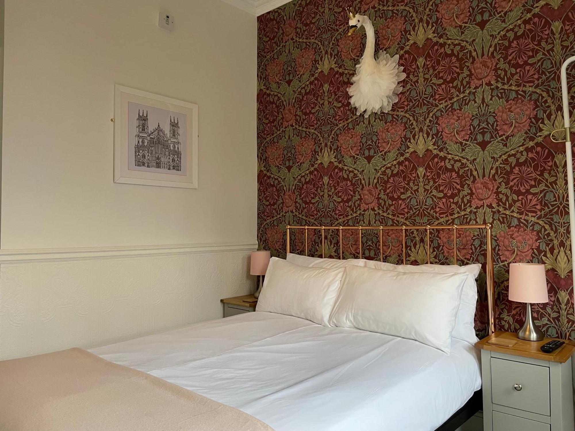 The Bishop And The Bison Bed & Breakfast Йорк Стая снимка
